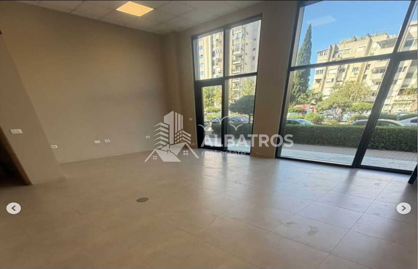 Poslovni prostor od 40 m² za izdavanje, Centar, Bar