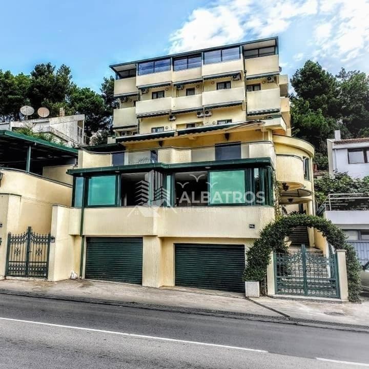 Hotel od 1000m² za izdavanje, Šušanj, Bar