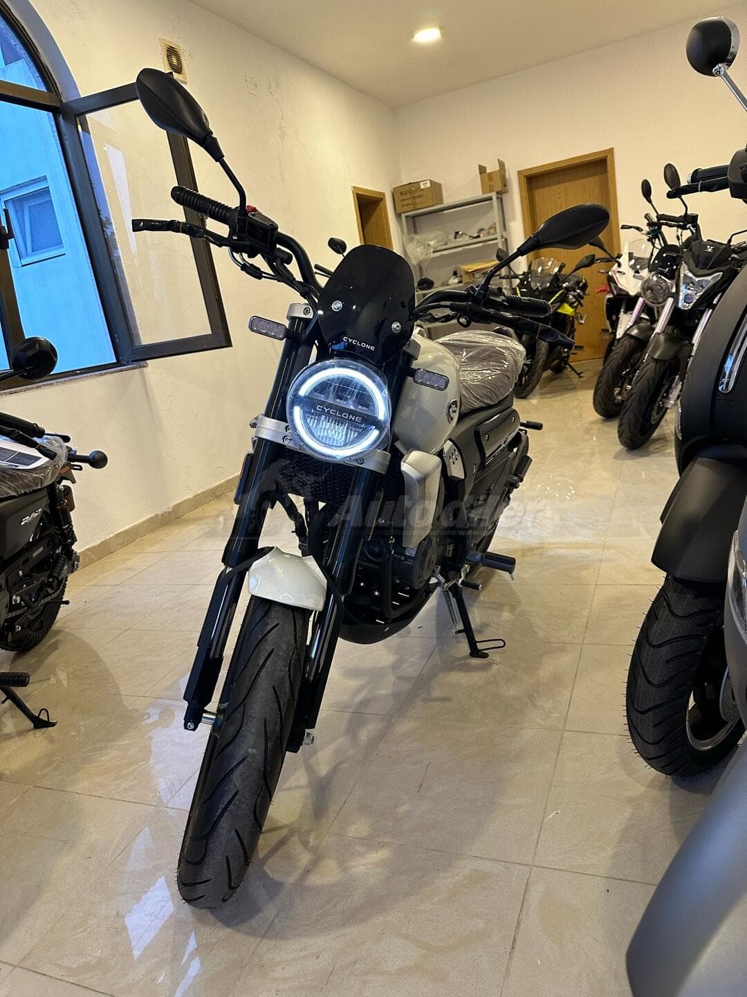 Zongshen Cyclone RE250 – دراجة نارية، 2025 — 2