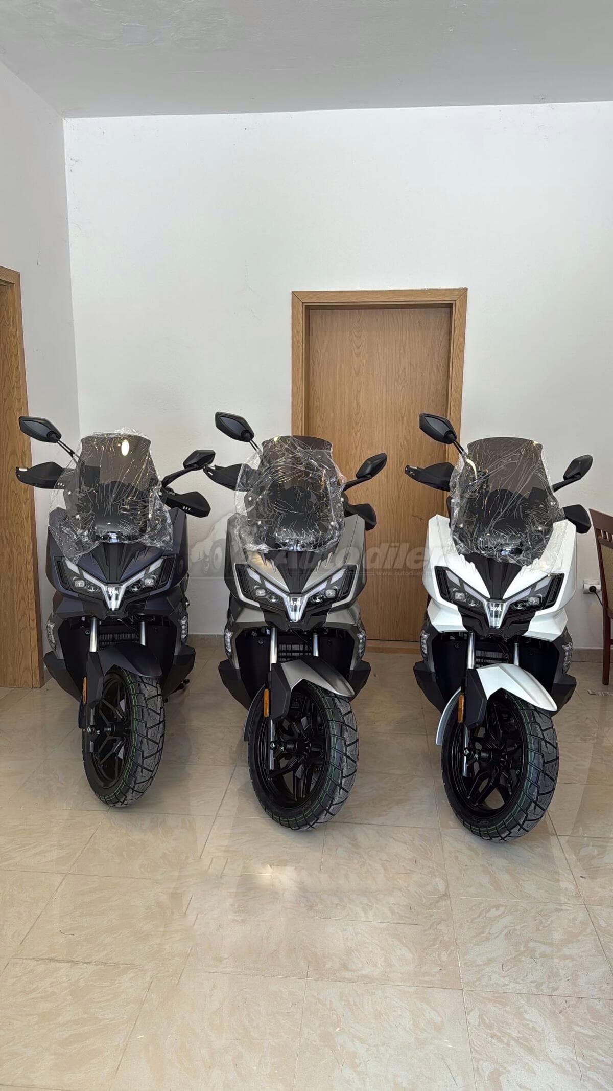 SYM ADX 300 – скутер, 2026