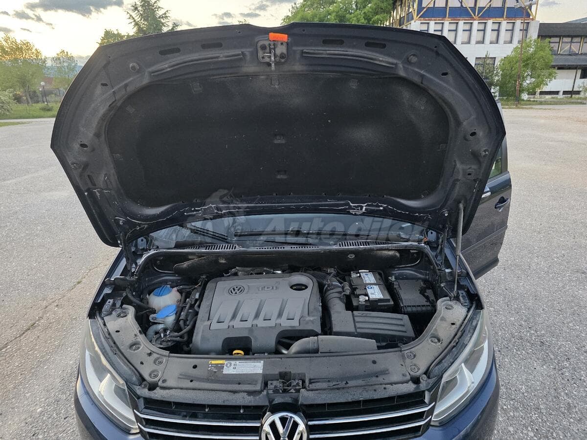 فولكس فاجن توران 2.0 TDI لايف، 2013 - صورة 12