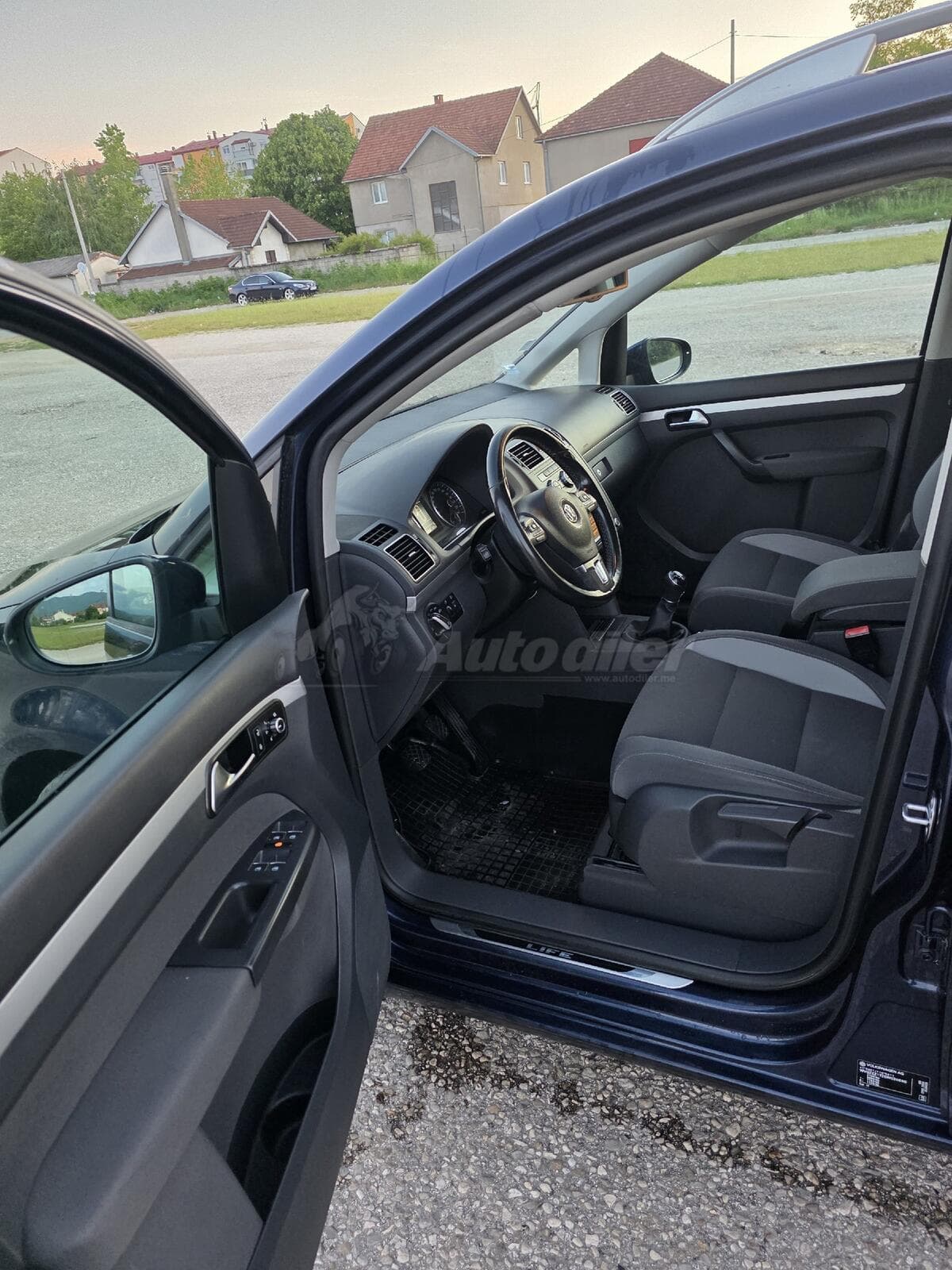 فولكس فاجن توران 2.0 TDI لايف، 2013 - صورة 8