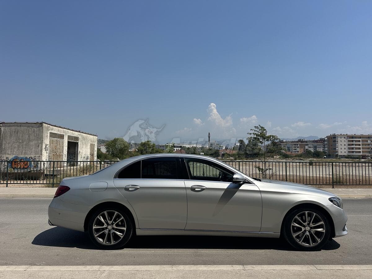 Mercedes-Benz E 220 Avantgarde 9G Tronic z pełnym ekranem, 2016 - Zdjęcie 4