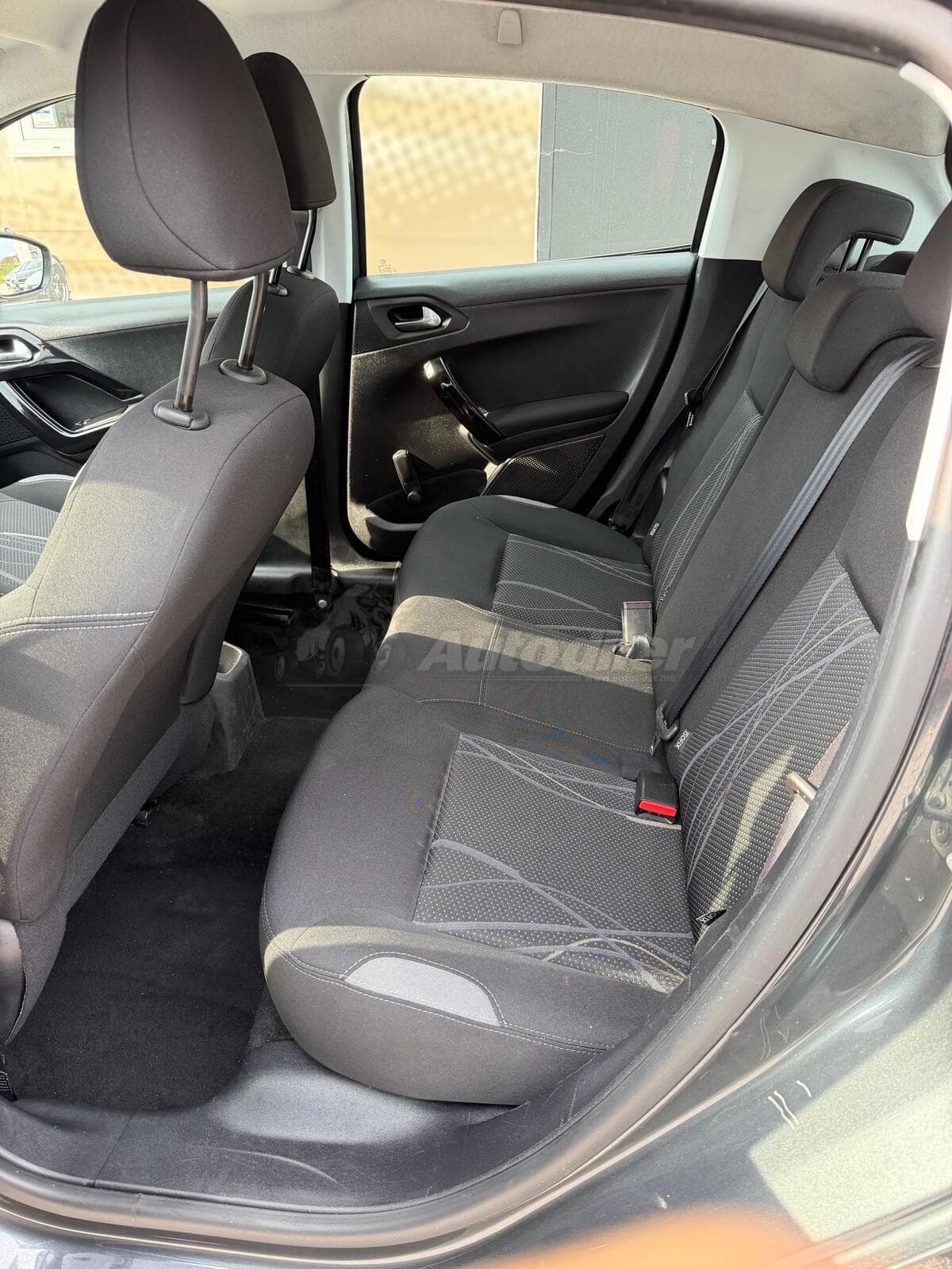 Peugeot 208 1.2 Pure Tech, 2014 - Bild 11