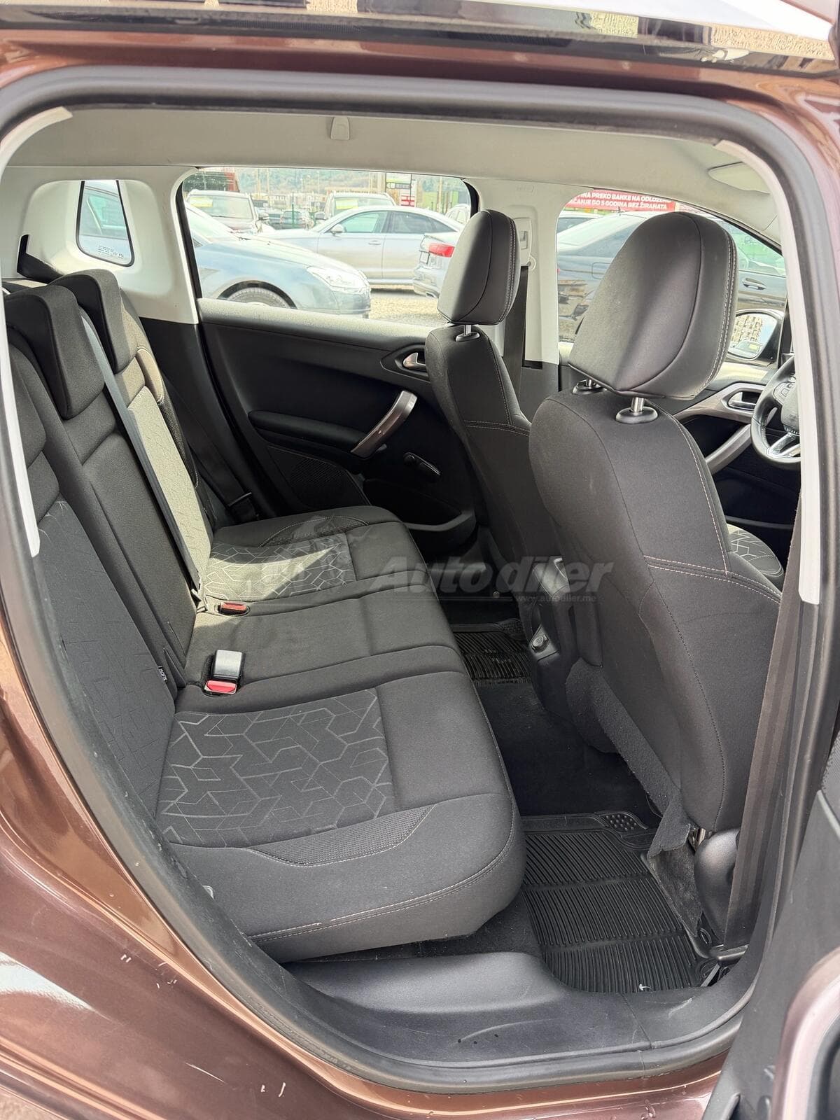 Peugeot 2008 1.4 HDi, 2013 - 11. kép