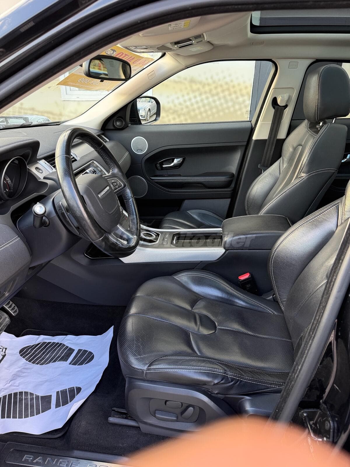 Land Rover Range Rover Evoque 2.2 TD4 4x4 Dynamic z roku 2012 - Obrázek 14