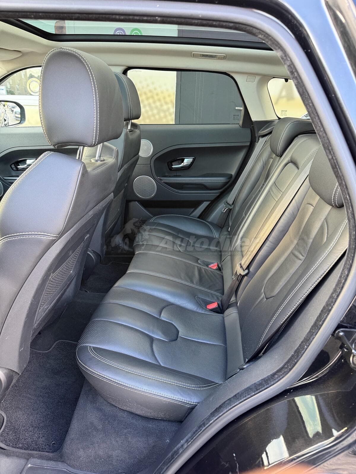 Land Rover Range Rover Evoque 2.2 TD4 4x4 Dynamic z roku 2012 - Obrázek 11