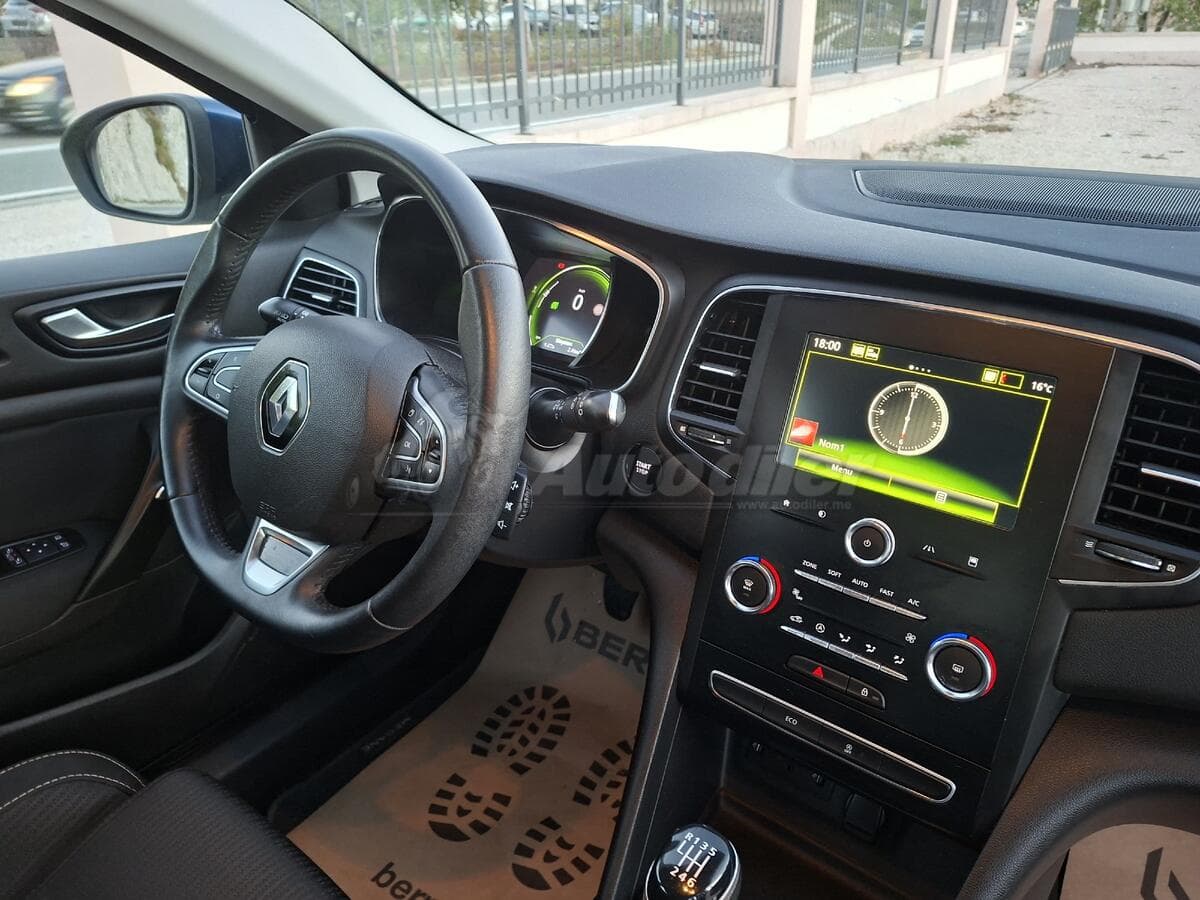 Renault Megane 1.5 dCi, 2018 - Obrázek 11