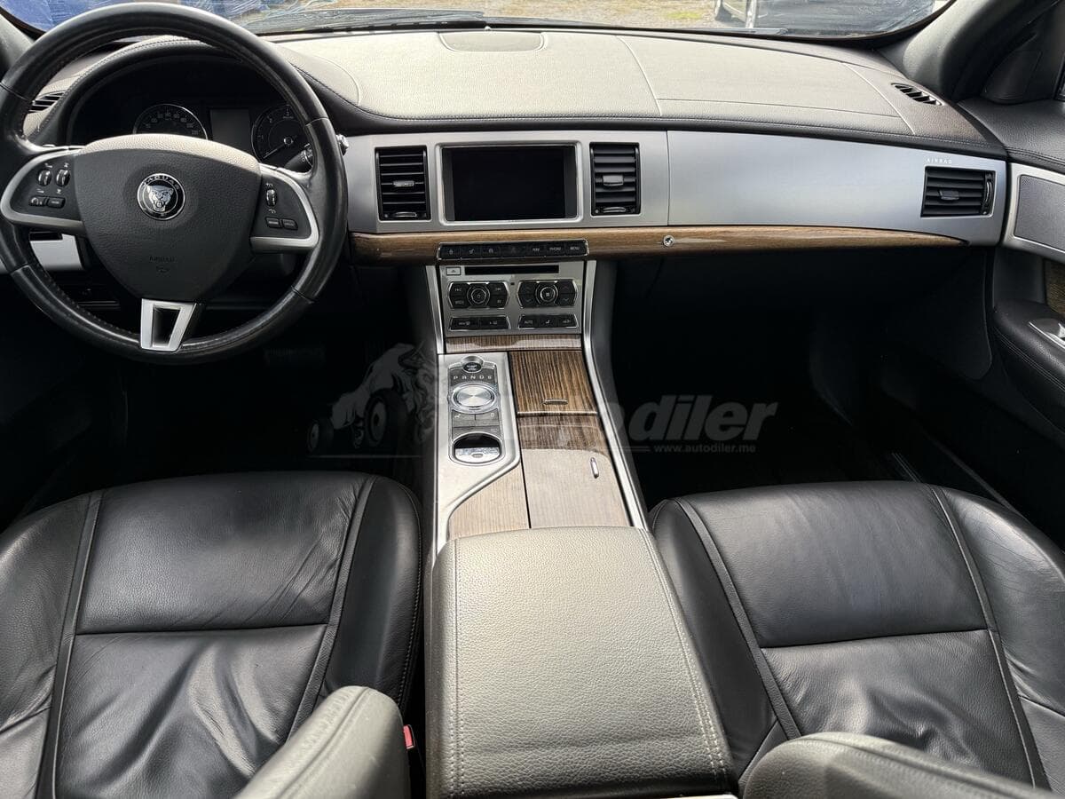 Jaguar XF 2.2D, 2013 - Obrázek 5