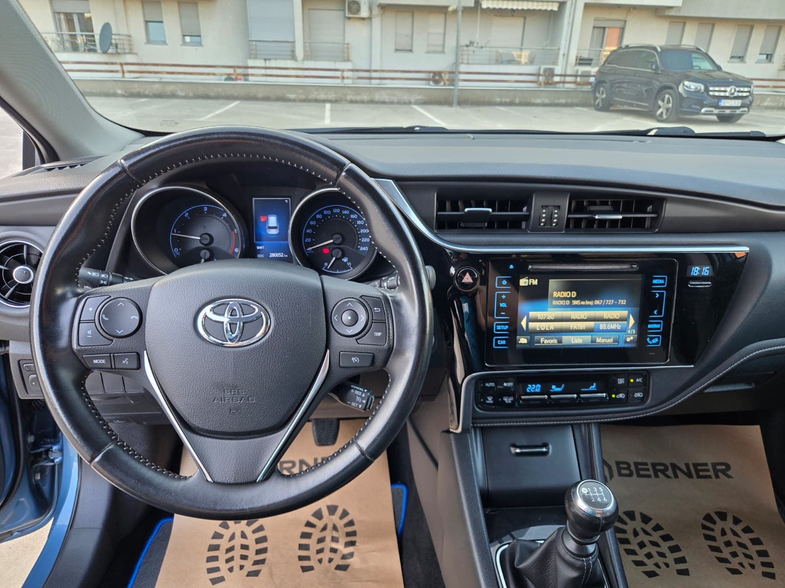 Toyota Auris kombi 1.6, 2016 – kézi - 8. kép
