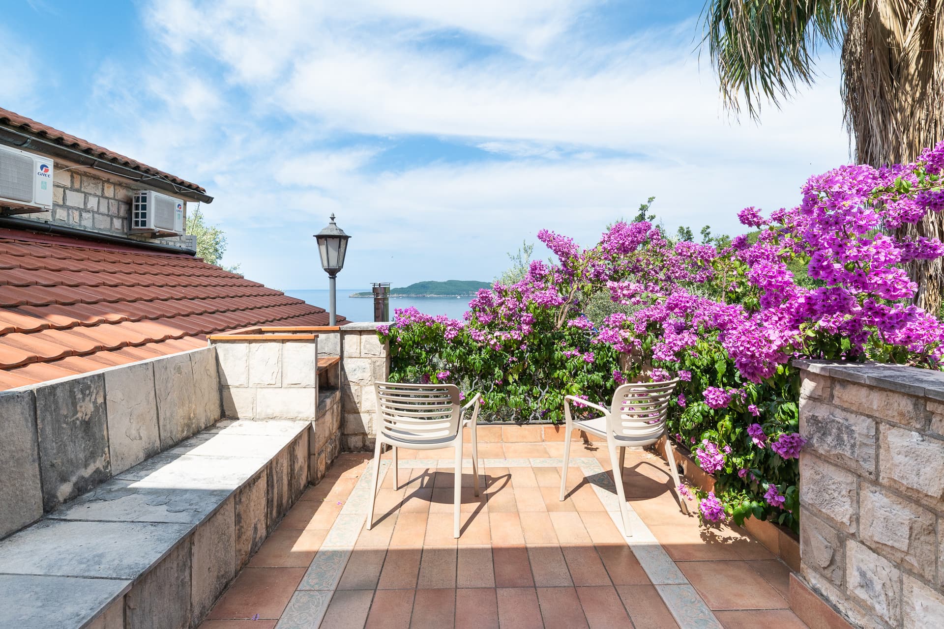 Pržno, Budva'da Deniz Manzaralı 2+1 Daire, 100 m2