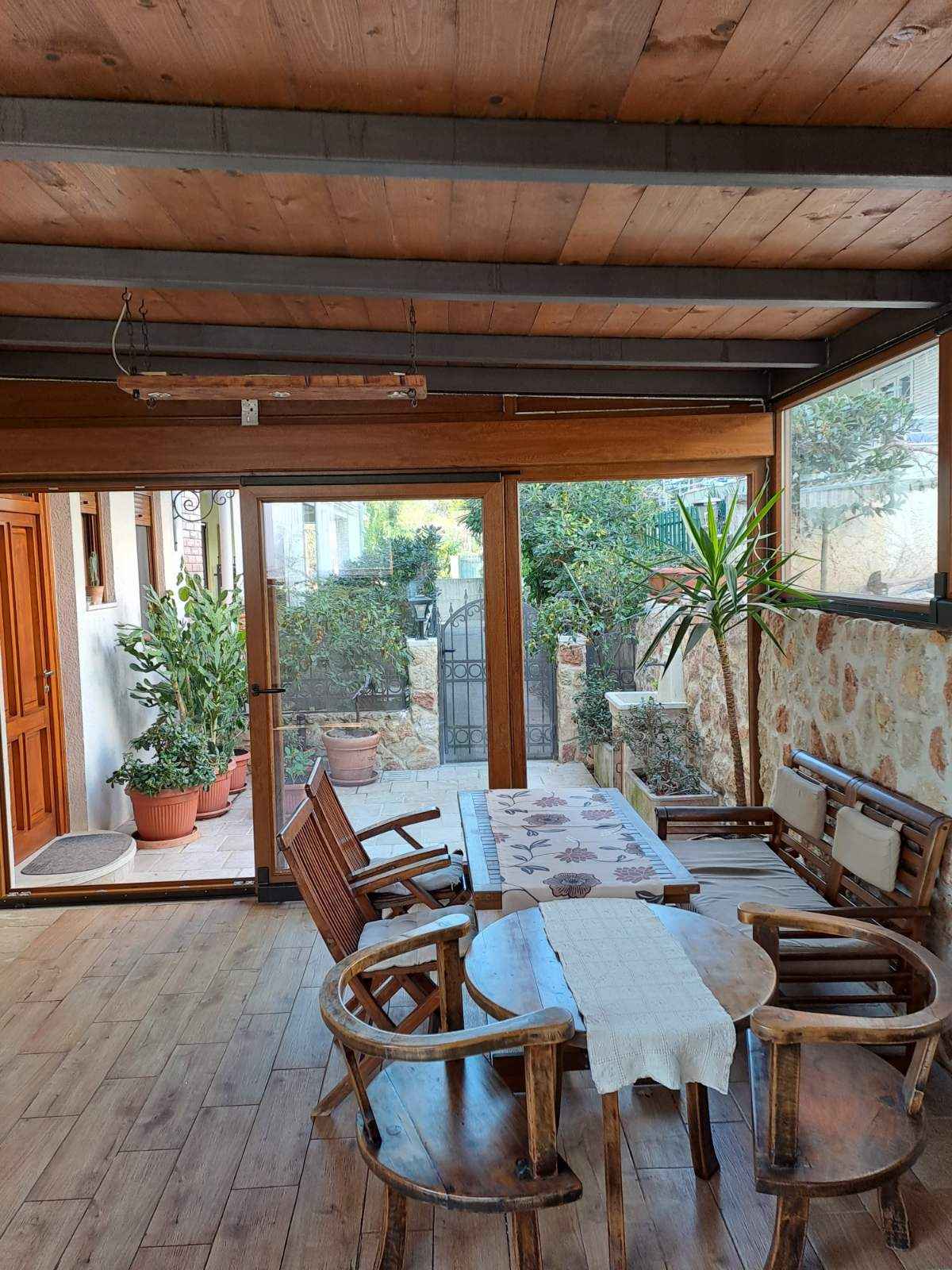 Byt se 2 ložnicemi o rozloze 160 m² v Tople, Herceg Novi, 150 m od moře - Obrázek 2