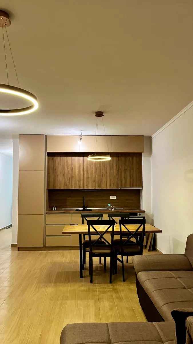 Dobrota'da Dağ Manzaralı Geniş Daire — 2