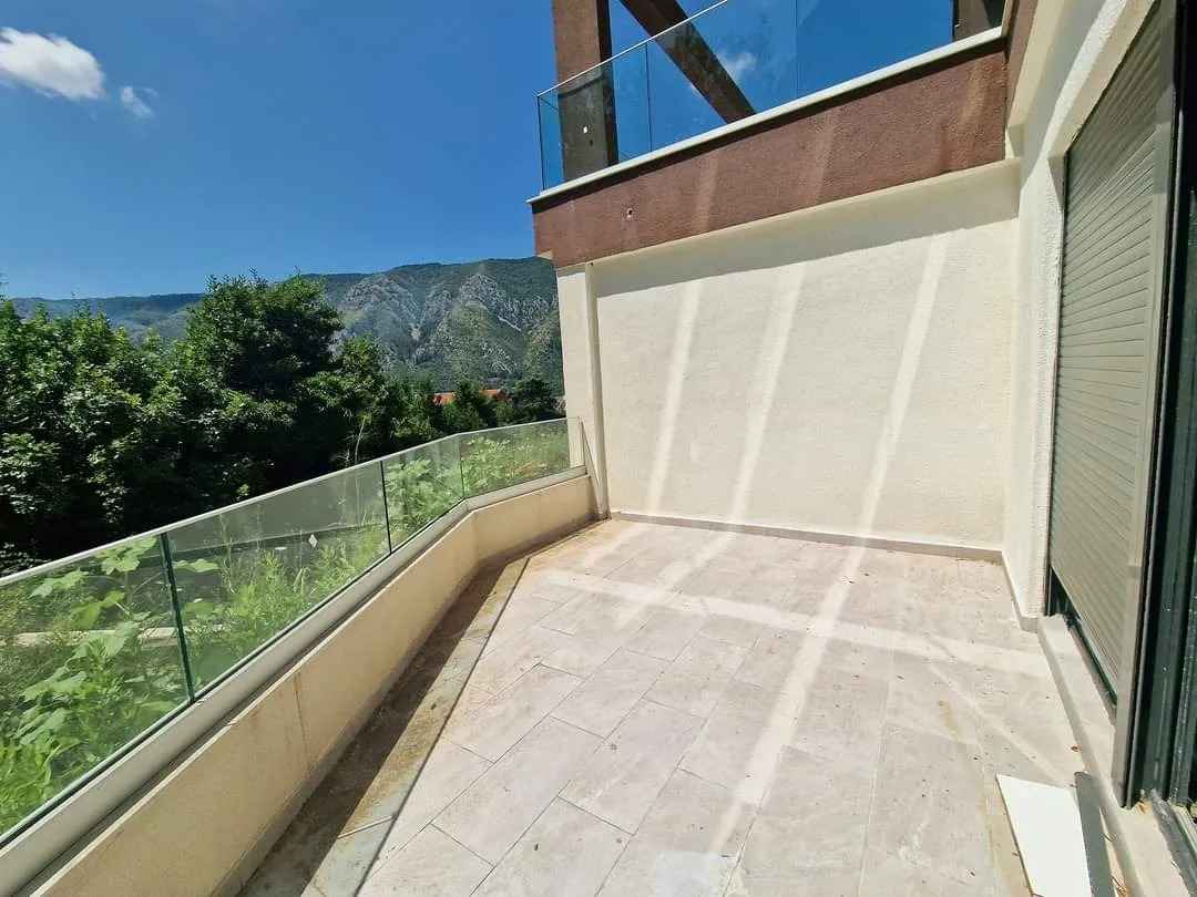 Apartament i hapur në Dobrotë me pamje nga malet - Fotoja 6