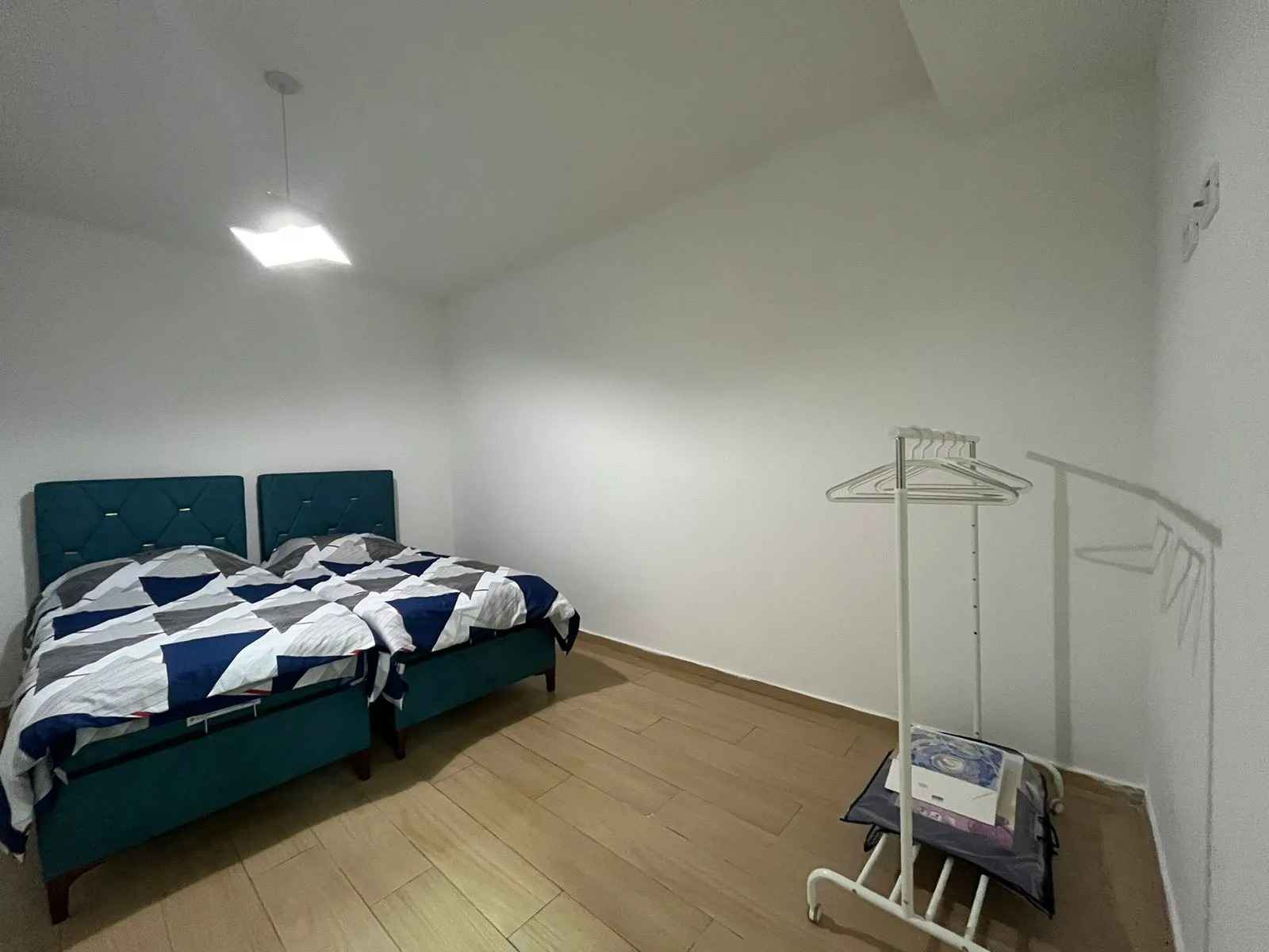 Apartament i hapur në Dobrotë me pamje nga malet - Fotoja 3