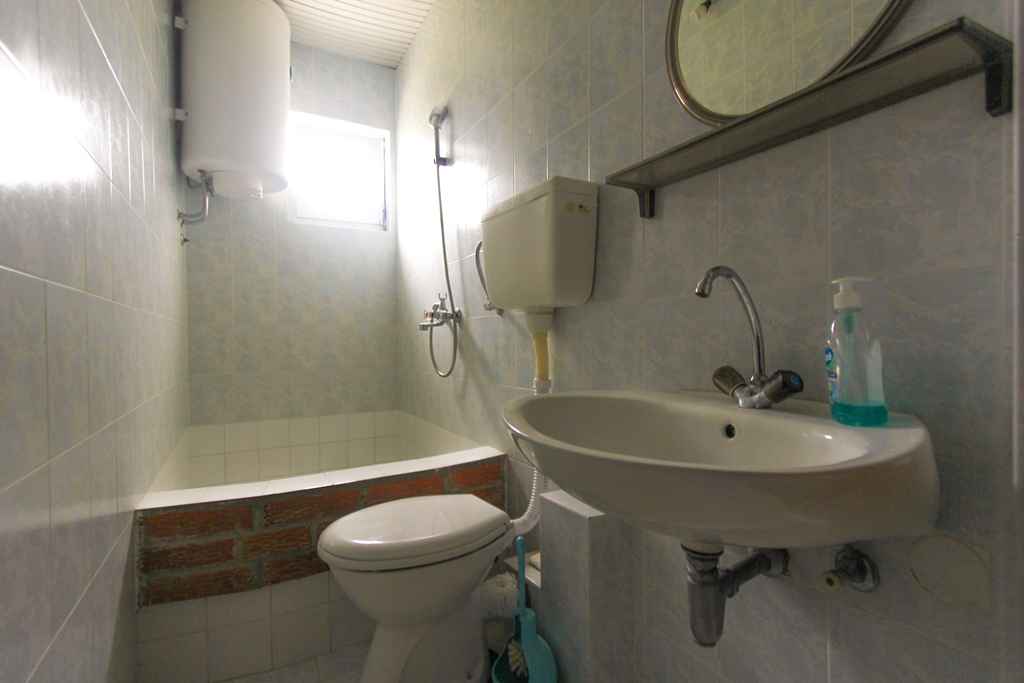Three-storey townhouse with sea views in Herceg Novi - Image 8