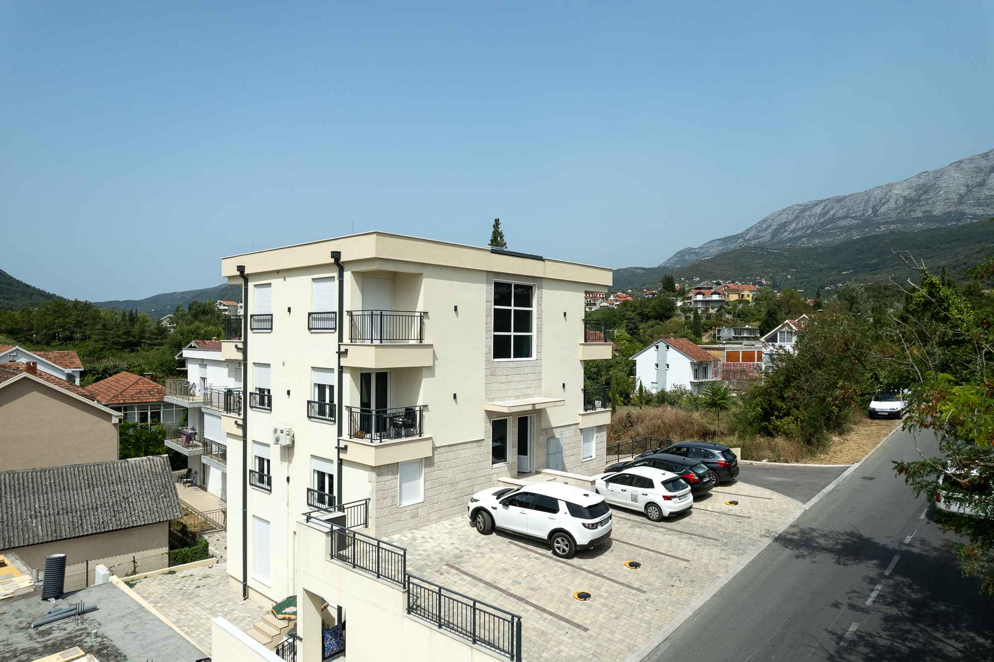 New modern apartment building in Igalo, Herceg Novi, with apartments for sale — 2