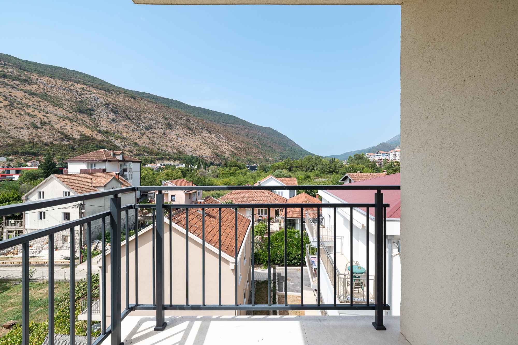 New modern apartment building in Igalo, Herceg Novi, with apartments for sale