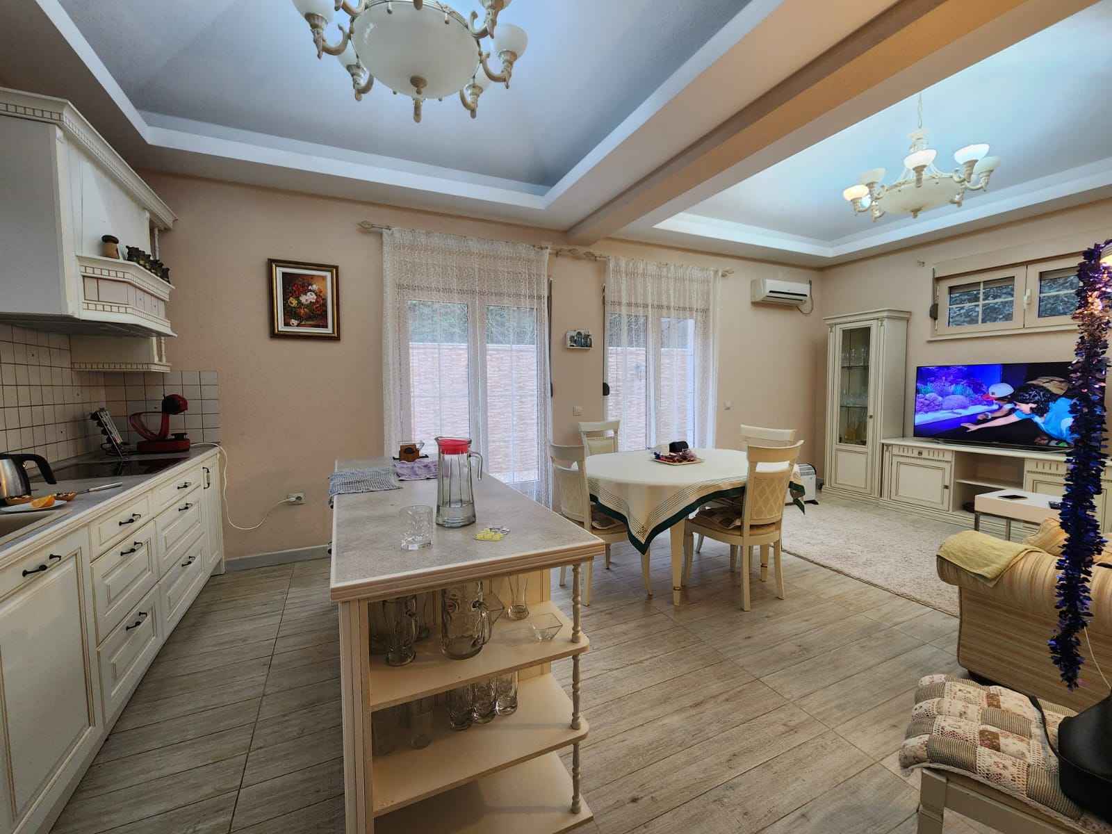 Herceg Novi'de Yüzme Havuzlu Satılık Ev - Görsel 2