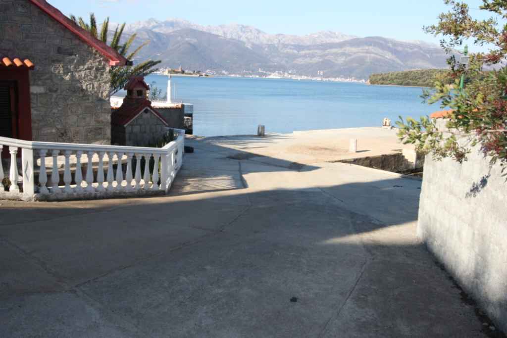 Tivat'ta, Denize 15 m Mesafede, 6137 m2 Arsa
