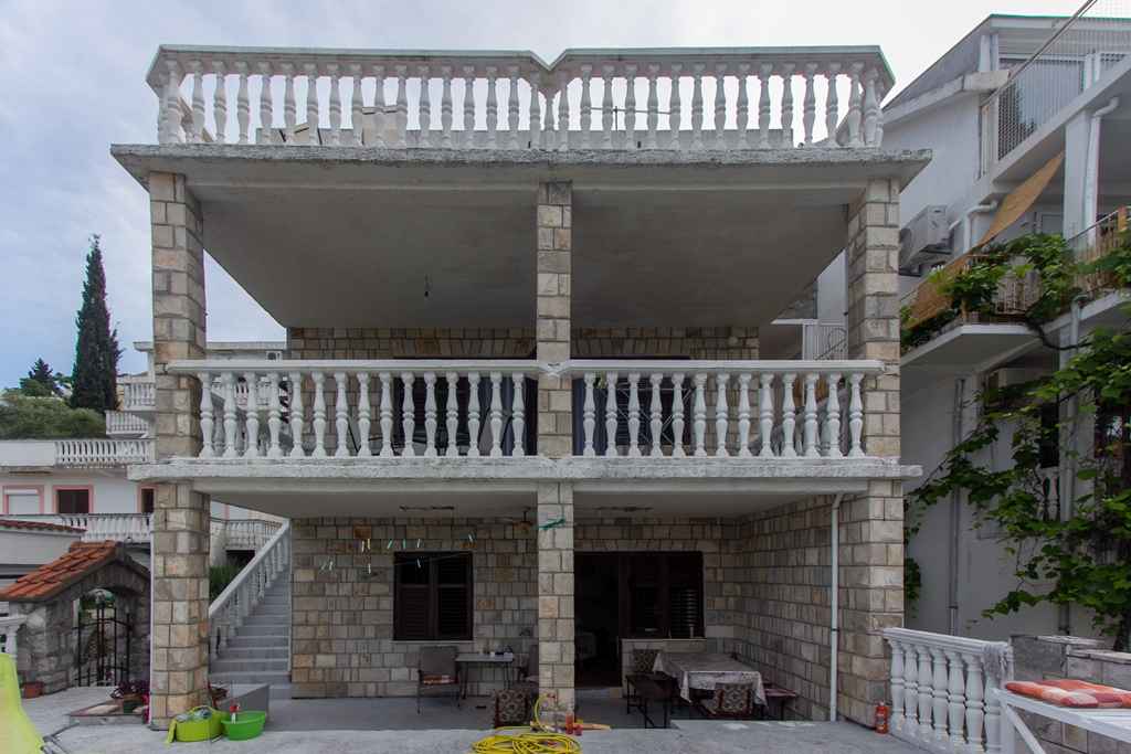 Krašići'de Deniz Manzaralı, 230 m² Alanlı ve Otoparklı Ev — 2