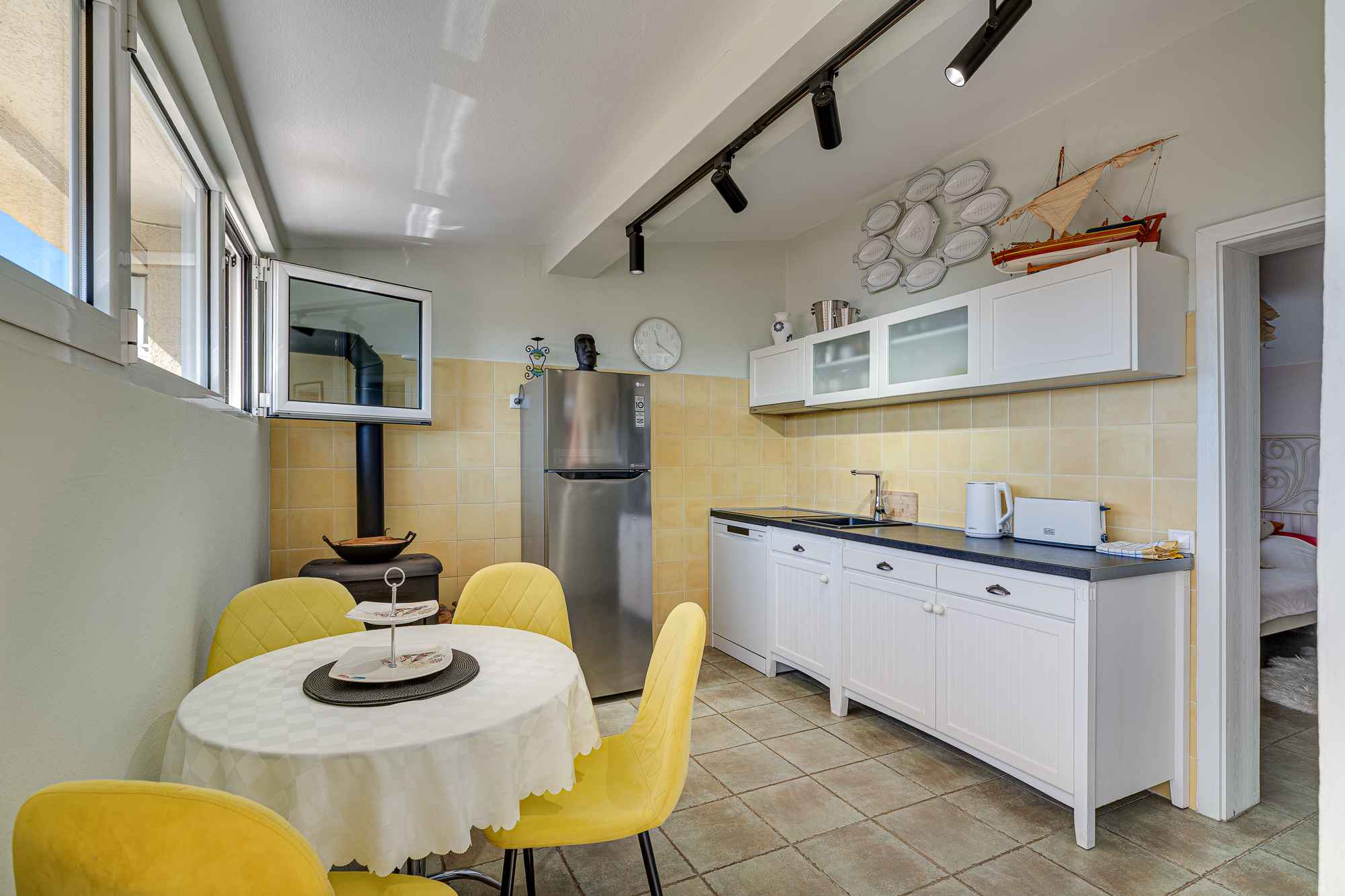 Śródziemnomorska willa z 3 oddzielnymi apartamentami w Šušanju, Bar – idealna inwestycja w mini-hotel - Zdjęcie 9