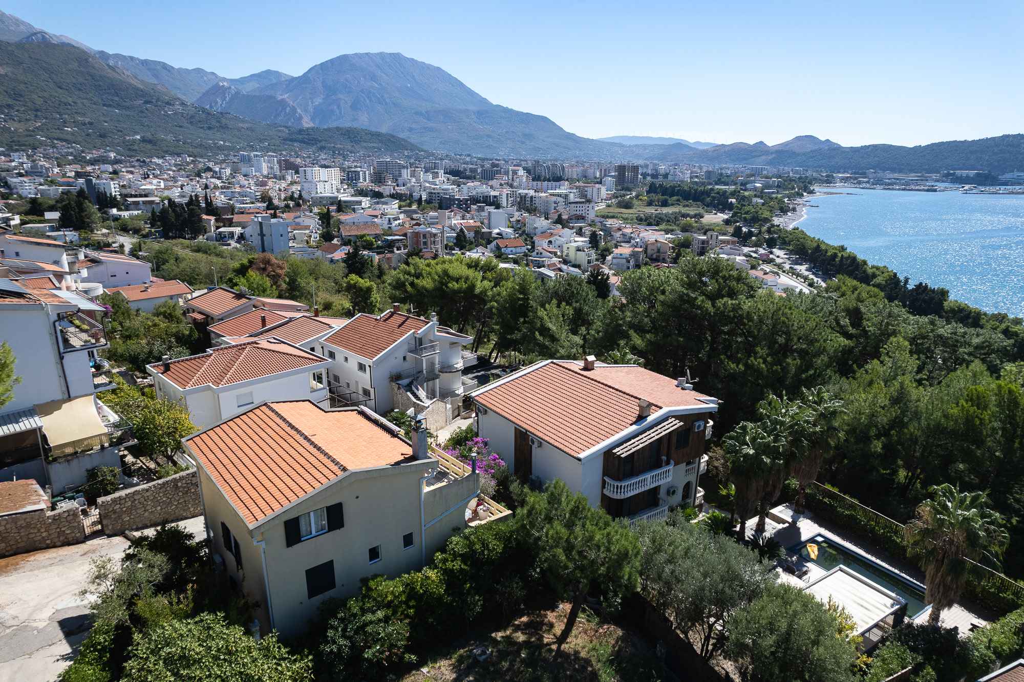 Mediterranean villa with 3 separate apartments in Šušanj, Bar – ideal for a mini-hotel investment — 2