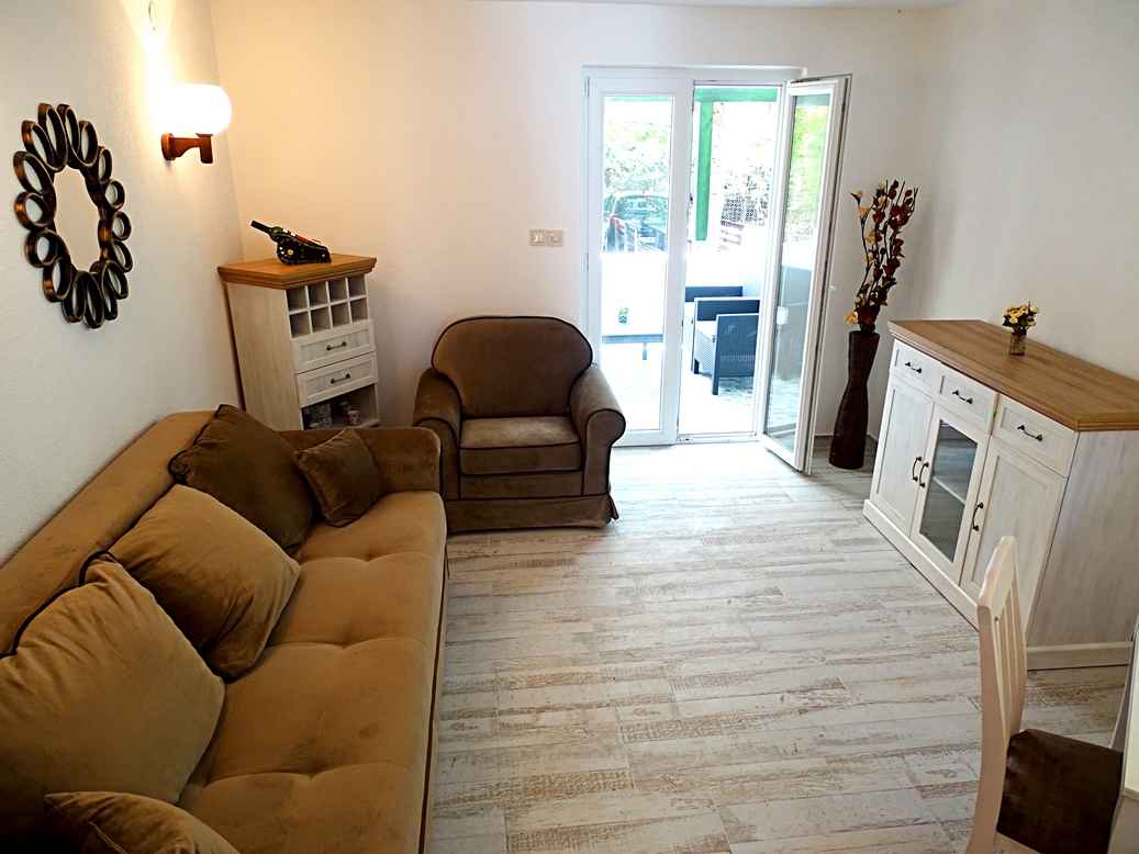 Casa a schiera arredata con 2 camere da letto a Orahovac, Kotor, 72 m2 - Immagine 2