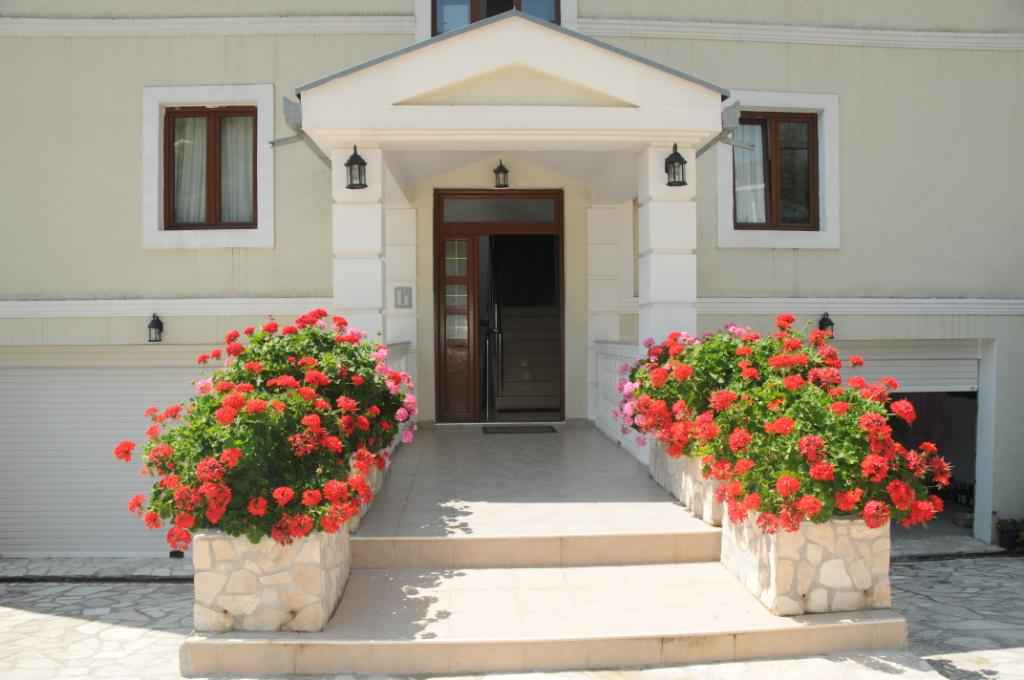 Markovići, Budva'da Havuzlu ve Deniz Manzaralı Villa
