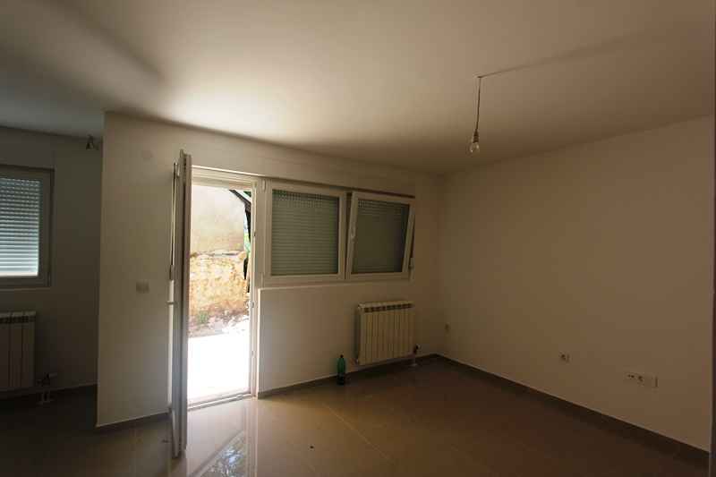 Three-storey house with five apartments in Igalo, Herceg Novi - Image 3
