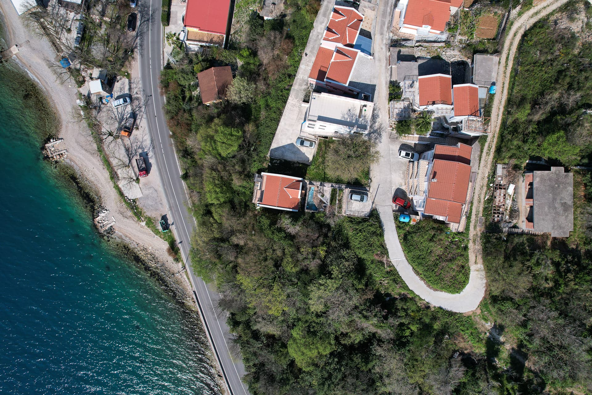 Lepetane, Tivat'ta Deniz Manzaralı, Havuzlu, Şirin Üç Katlı Villa