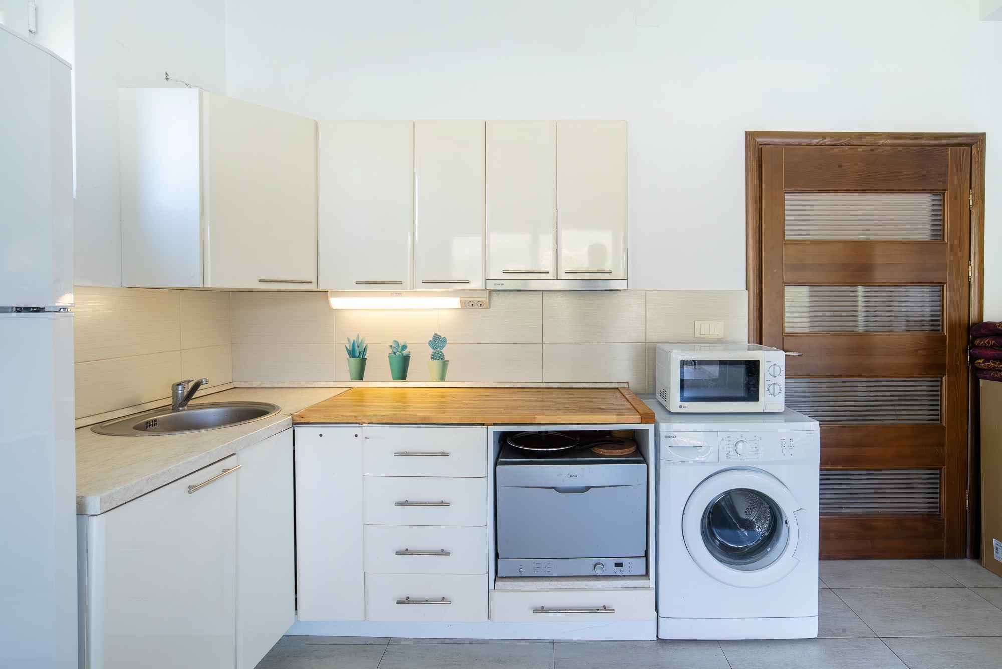 Lepetane, Tivat'ta Deniz Manzaralı, Havuzlu, Şirin Üç Katlı Villa - Görsel 6