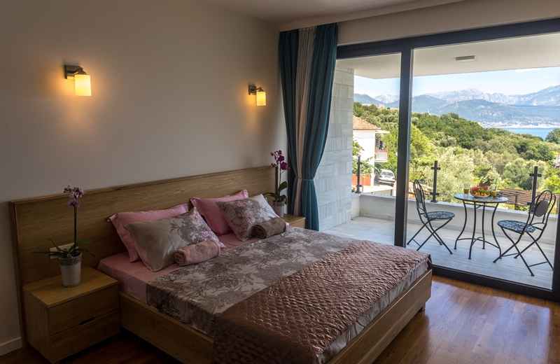 Vilë në Đenovići, Herceg Novi, 420 m2, në një parcelë prej 850 m2 - Fotoja 8