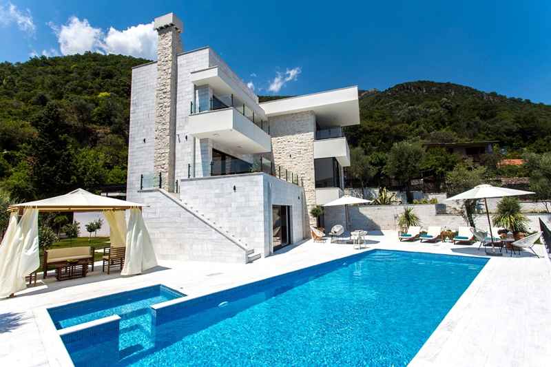 Vila v Đenovići, Herceg Novi, 420 m2 na pozemku o velikosti 850 m2