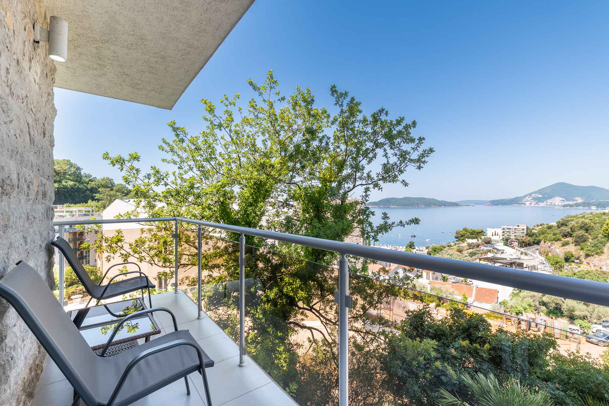 Pržno'da Yüzme Havuzlu ve Deniz Manzaralı 1+1 Daire