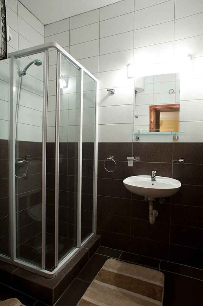 Hotel në Buljarica, Budvë me pamje nga deti dhe 957 m2 apartamentesh - Fotoja 18