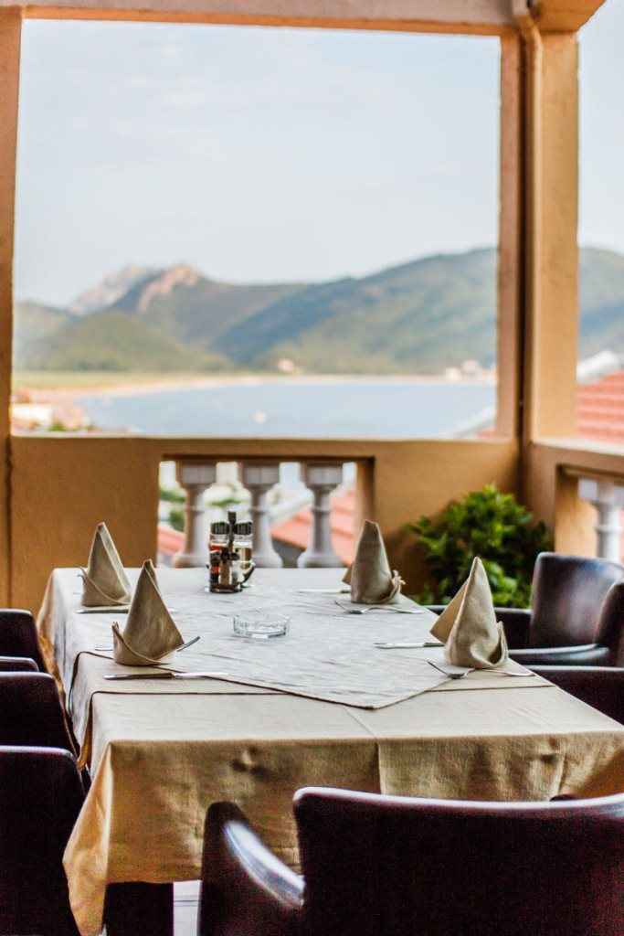 Hotel në Buljarica, Budvë me pamje nga deti dhe 957 m2 apartamentesh - Fotoja 2