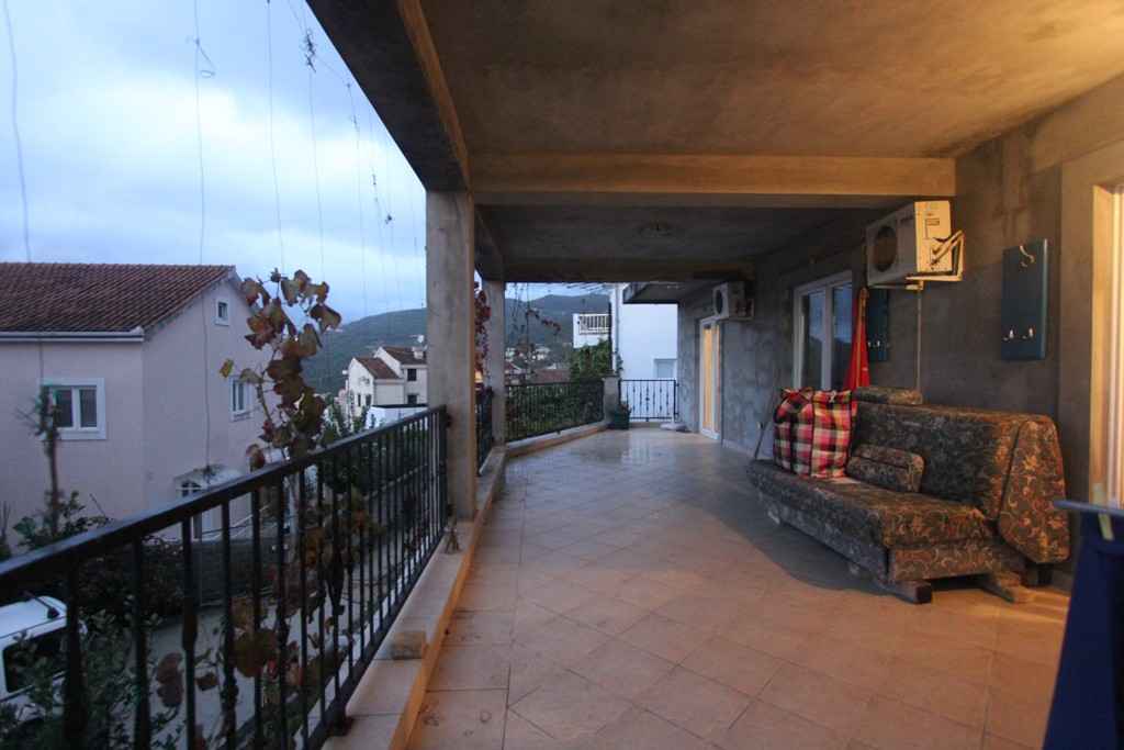 Furnished house with 2 apartments and partial sea view in Topla, Herceg Novi - Image 17