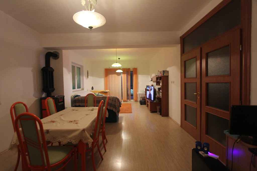 Zařízený dům se 2 apartmány a částečným výhledem na moře v Tople, Herceg Novi