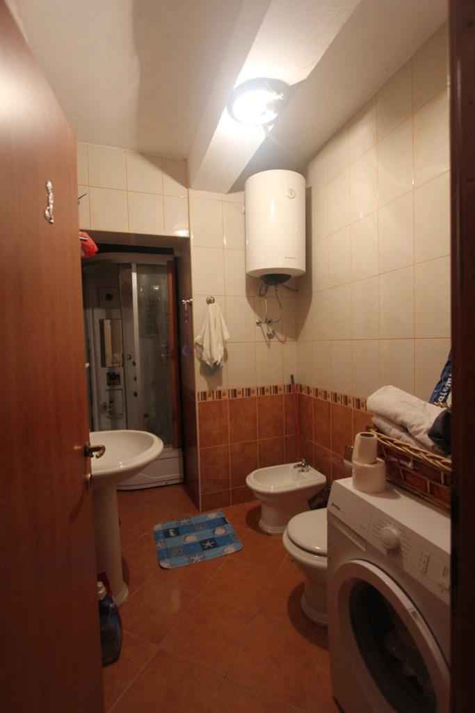 Furnished house with 2 apartments and partial sea view in Topla, Herceg Novi - Image 13