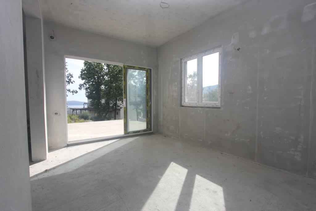 House with sea and mountain views in Mojdez, Herceg Novi - Image 20