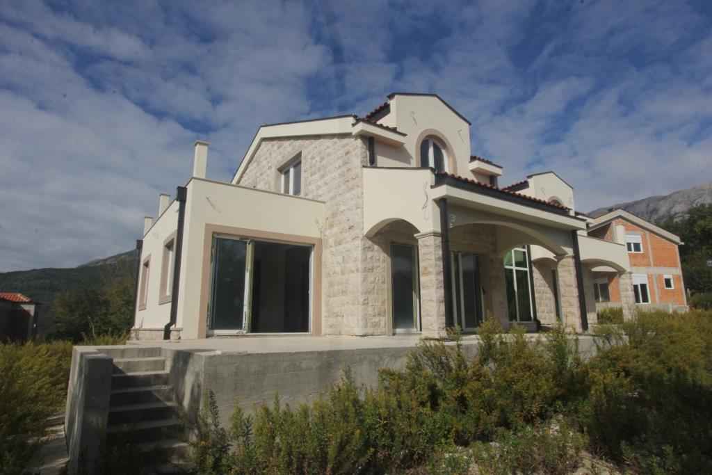 House with sea and mountain views in Mojdez, Herceg Novi - Image 2