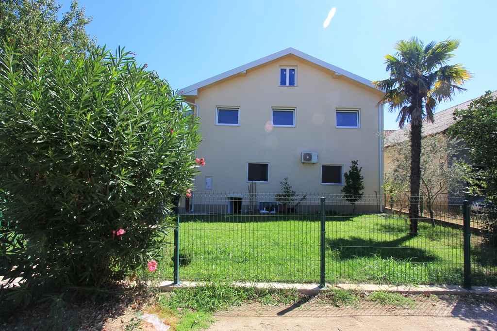 Ulcinj, Donji Stoj'da İki Katlı Ev — 2