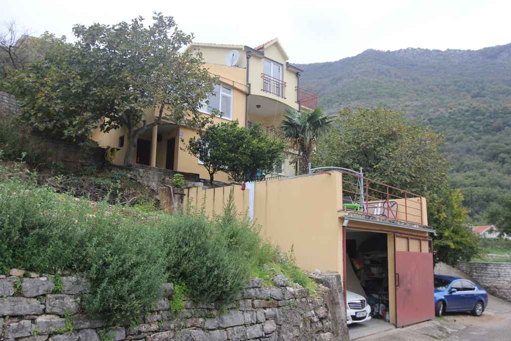 Dvoupatrový dům v Kamenari, Herceg Novi, s výhledem na moře a garáží — 2