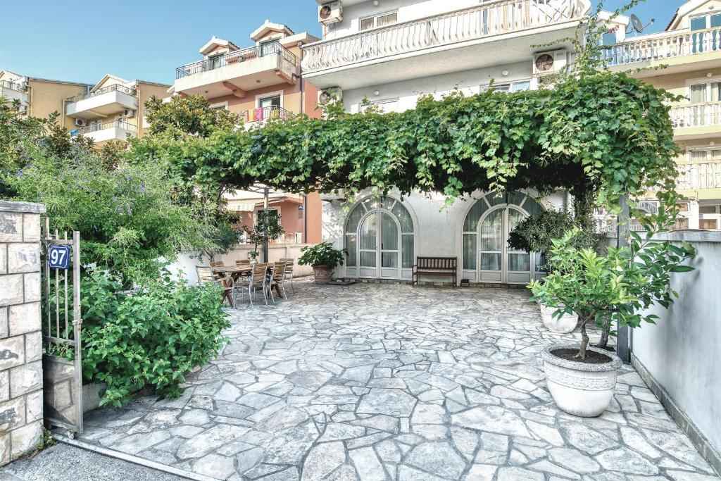 Budva'da, Denize 750 m Mesafede, 12 Daireli Aileye Ait Mini Otel — 2