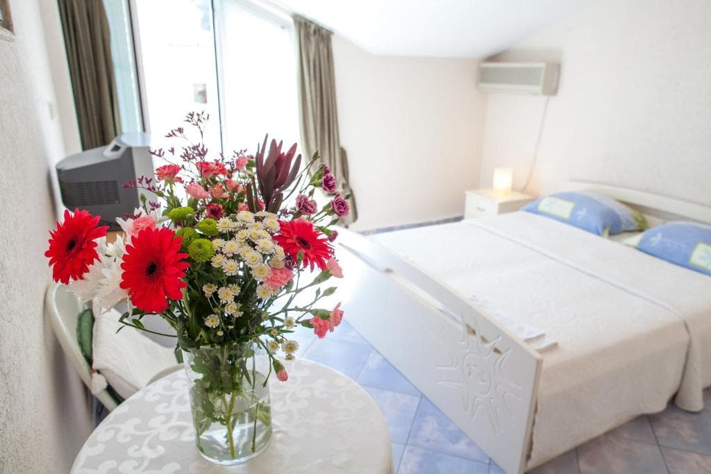 Familiengeführtes Mini-Hotel mit 12 Apartments in Budva, 750 m vom Meer entfernt - Bild 2