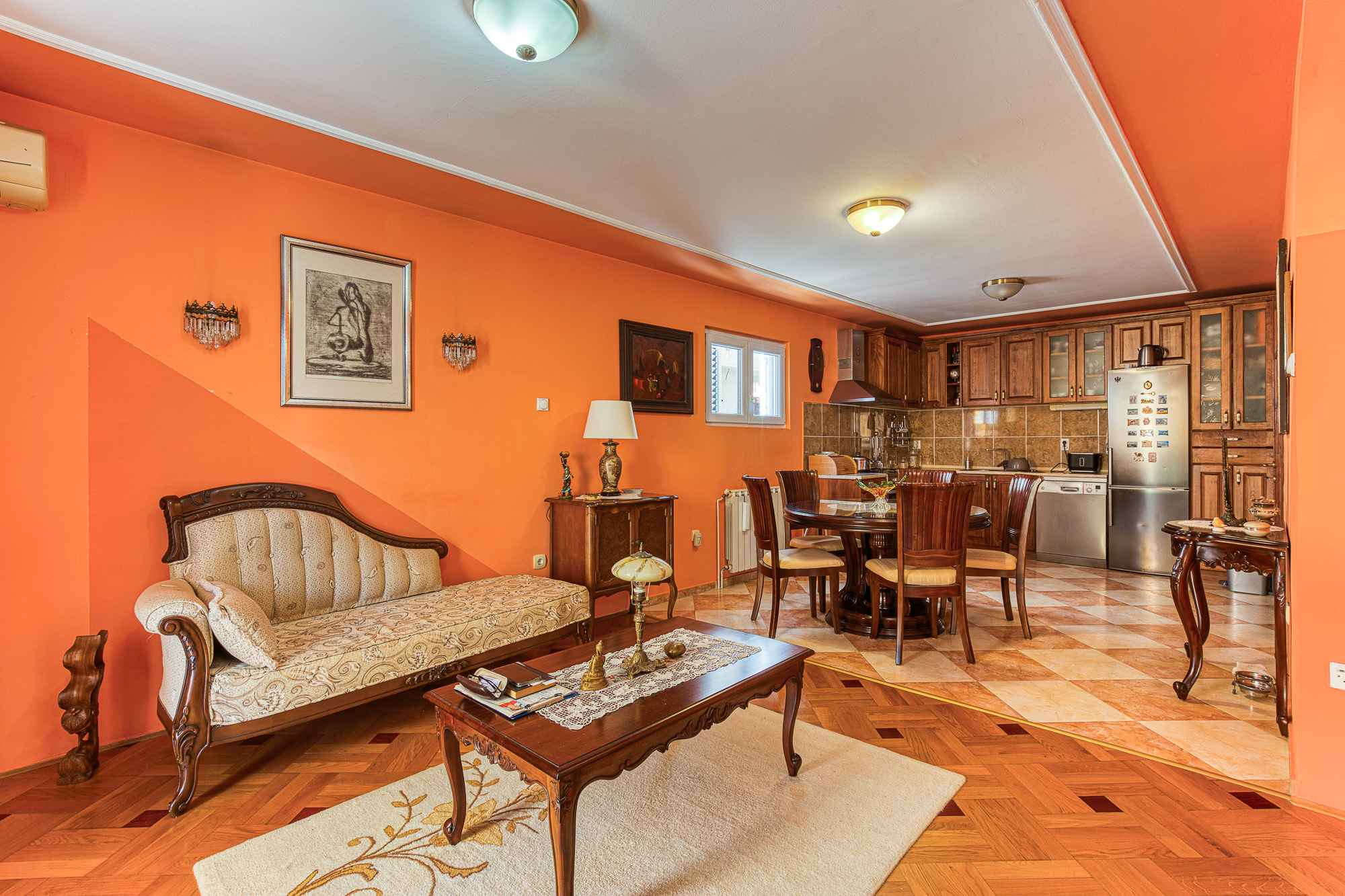 Šarmantna kuća u Baru, 330 m², 500 m od mora - Slika 8