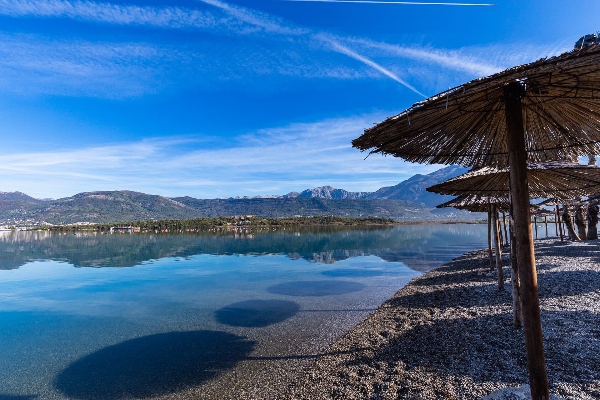 Tivat'ta Satılık 25.714 m² Arsa — 2