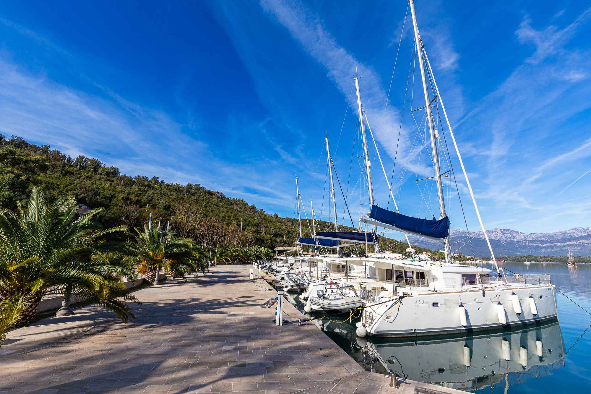Tivat'ta Satılık 25.714 m² Arsa