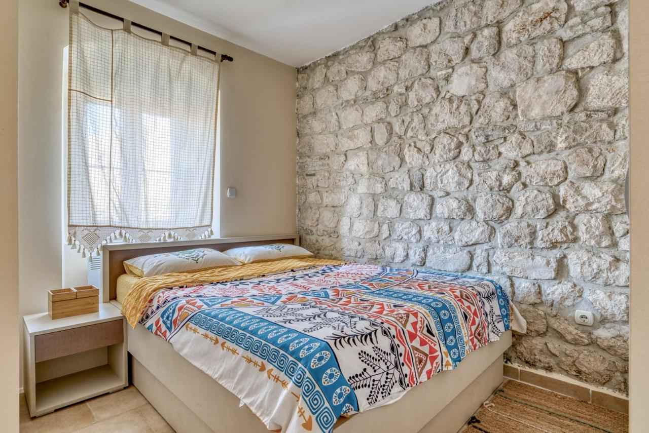 Villa en pierre à Prčanj avec vue panoramique sur la baie - Image 16